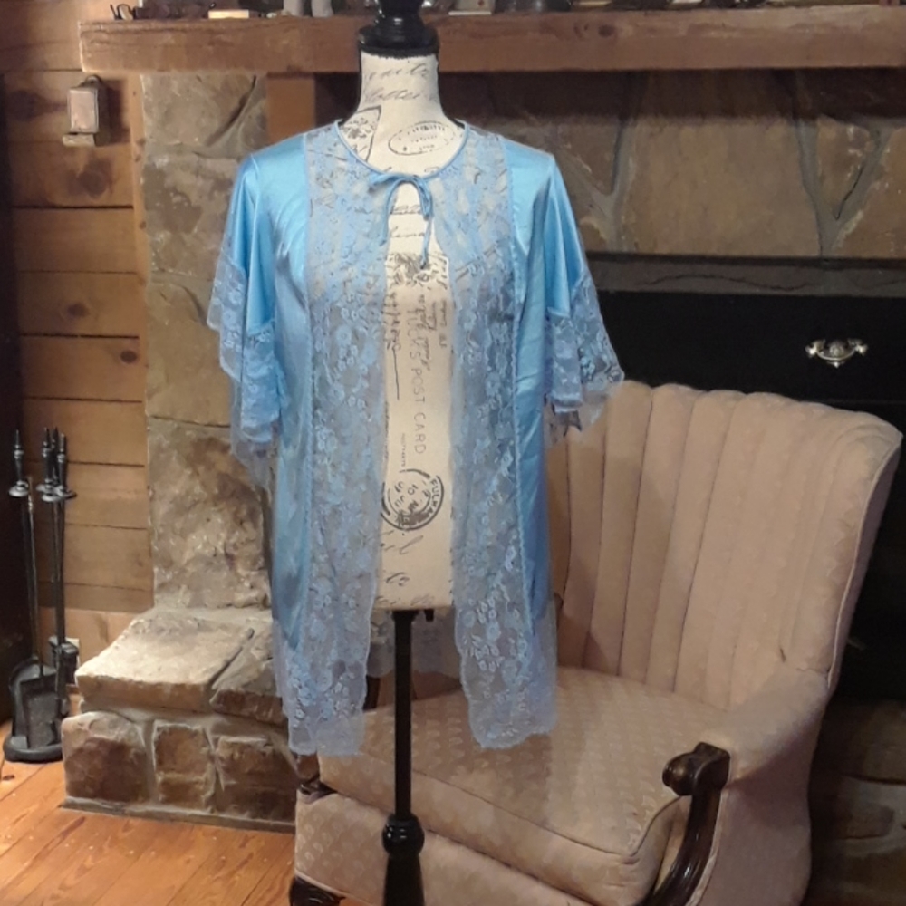 Vintage bed jacket or short robe - Picture 1 of 6